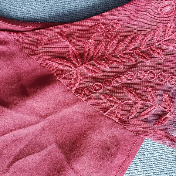 XL burgundy blouse with embroidered shoulder detail - Picture 4 of 5